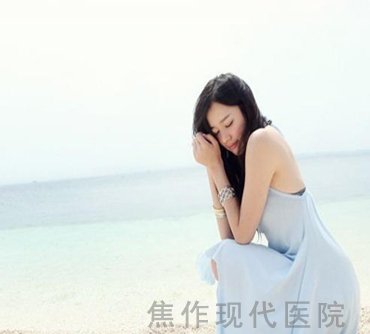 女性出现白带异常的原因是什么？